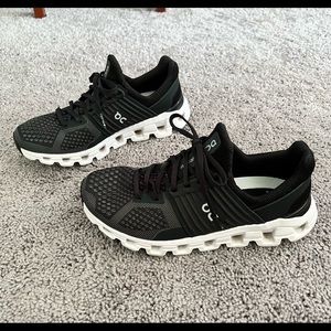 Perfect condition ON Cloudswift sneakers. Barely worn.